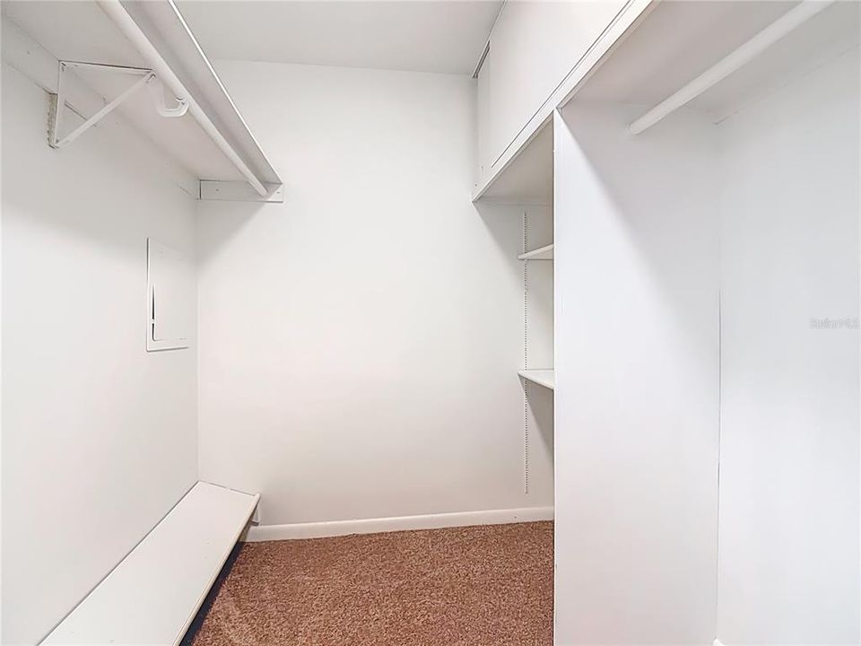 Под контрактом: $389,999 (3 спален, 2 ванн, 1848 Квадратных фут)