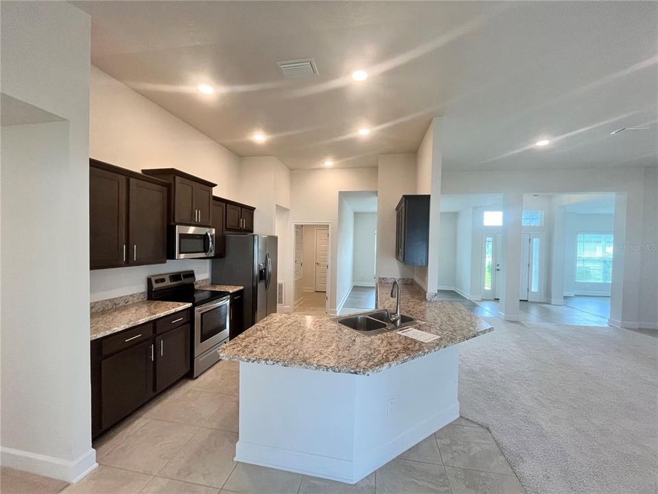 En Venta: $417,550 (4 camas, 2 baños, 2335 Pies cuadrados)