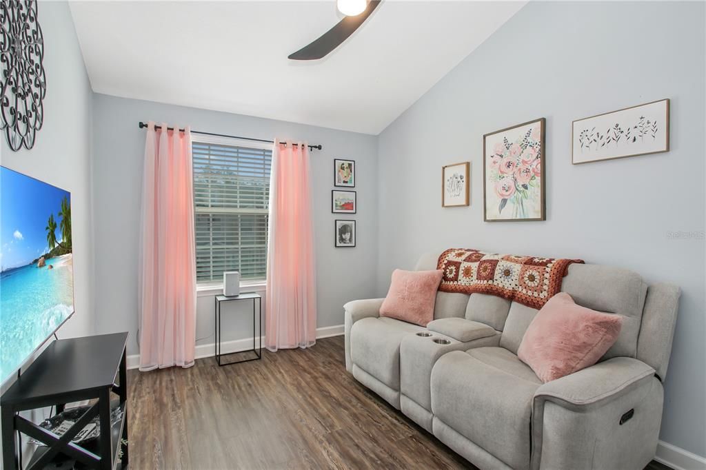 Activo con contrato: $339,900 (3 camas, 2 baños, 1406 Pies cuadrados)