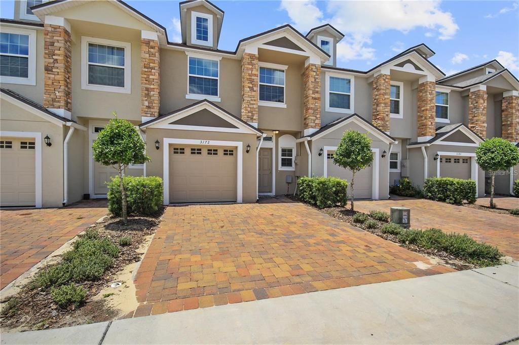 Activo con contrato: $339,900 (3 camas, 2 baños, 1406 Pies cuadrados)