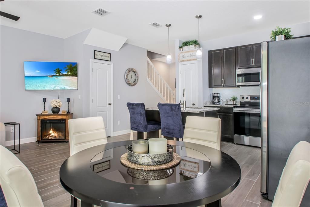 Activo con contrato: $339,900 (3 camas, 2 baños, 1406 Pies cuadrados)