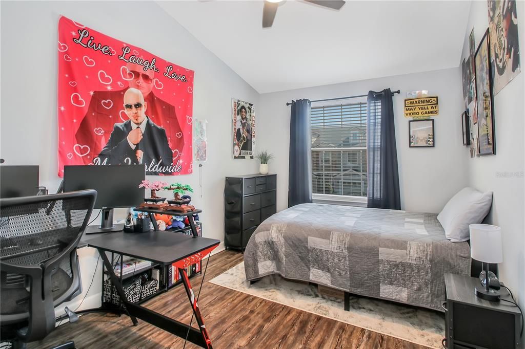 Activo con contrato: $339,900 (3 camas, 2 baños, 1406 Pies cuadrados)