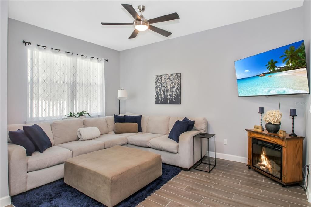 Activo con contrato: $339,900 (3 camas, 2 baños, 1406 Pies cuadrados)