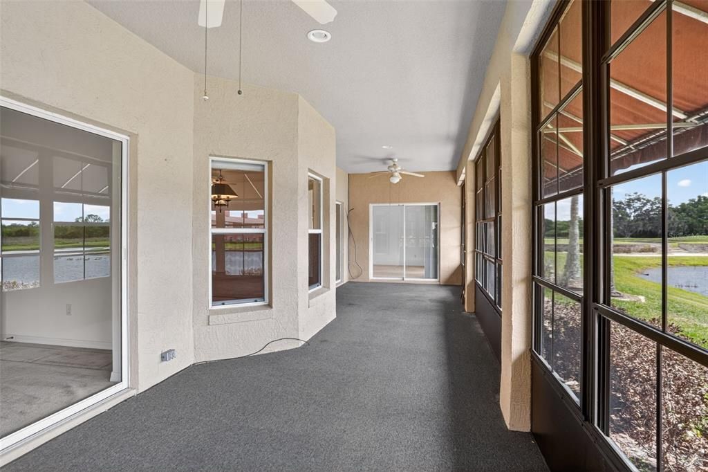 Под контрактом: $299,900 (3 спален, 2 ванн, 1988 Квадратных фут)