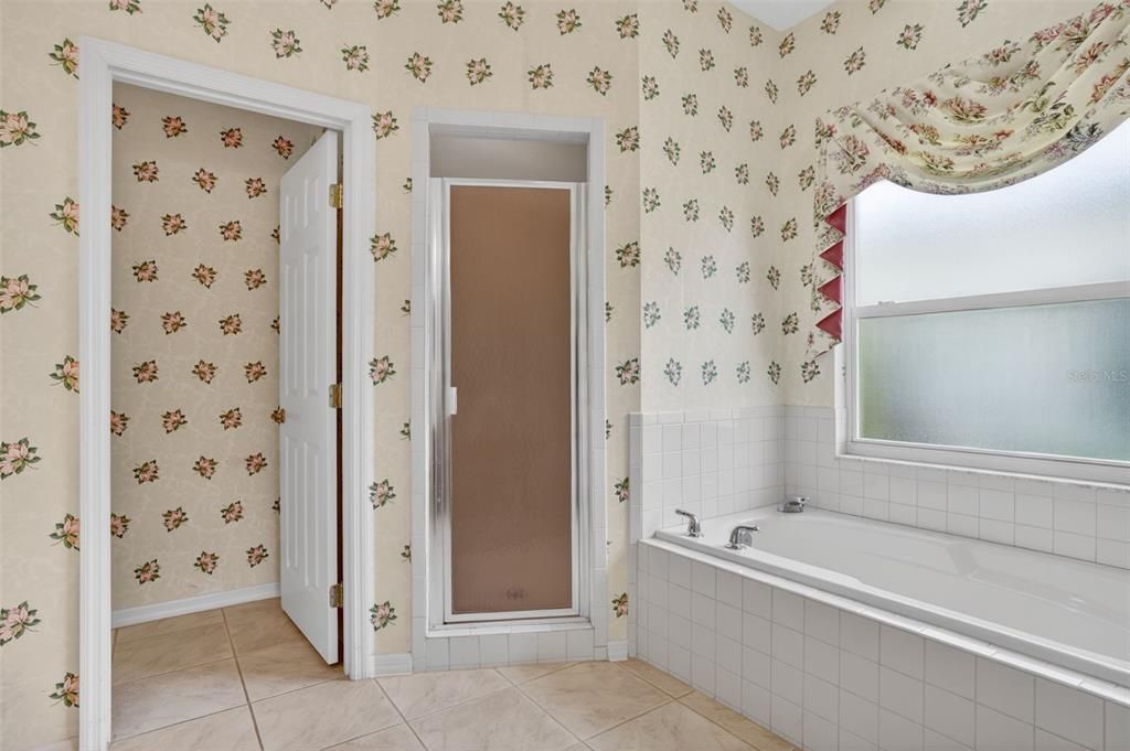 Под контрактом: $299,900 (3 спален, 2 ванн, 1988 Квадратных фут)