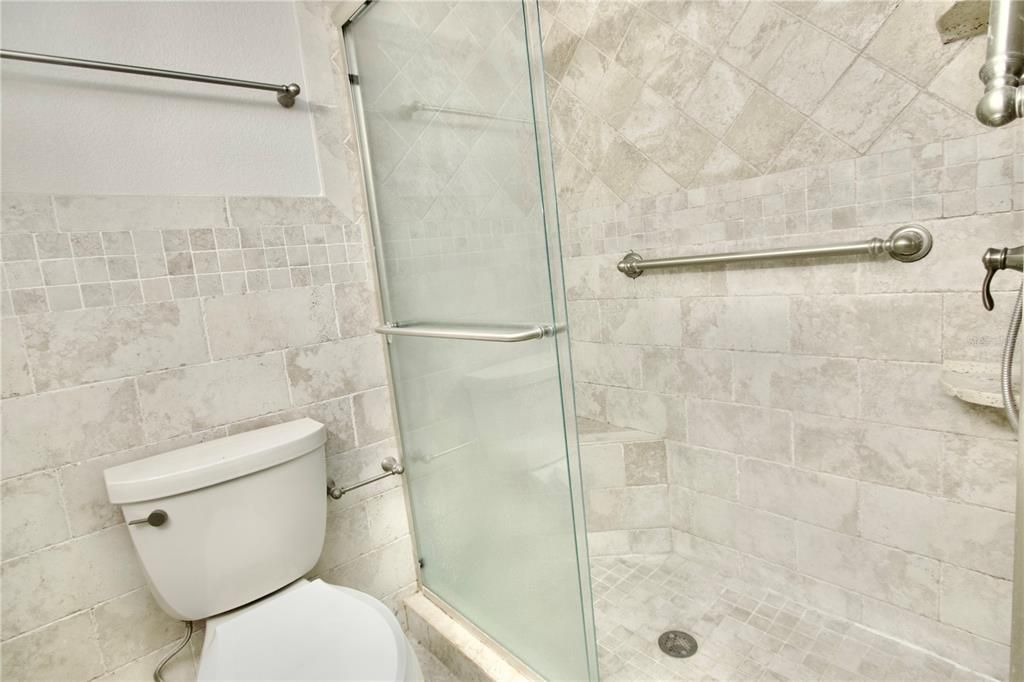 Под контрактом: $209,900 (2 спален, 2 ванн, 1424 Квадратных фут)