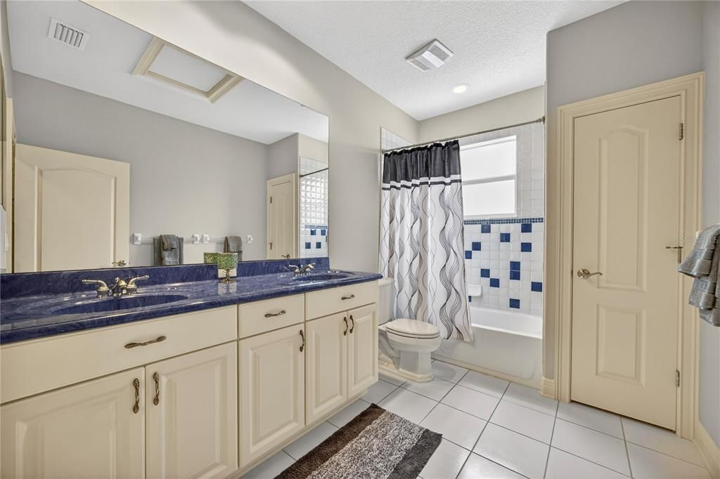Active With Contract: $994,899 (5 beds, 5 baths, 4818 Square Feet)