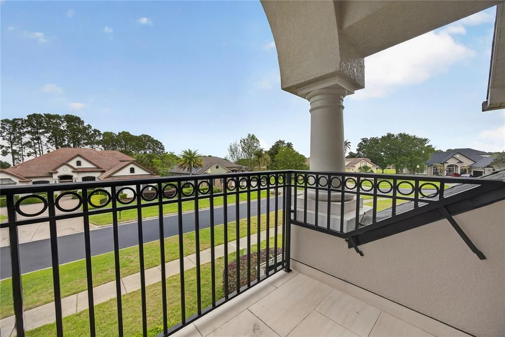 Active With Contract: $994,899 (5 beds, 5 baths, 4818 Square Feet)
