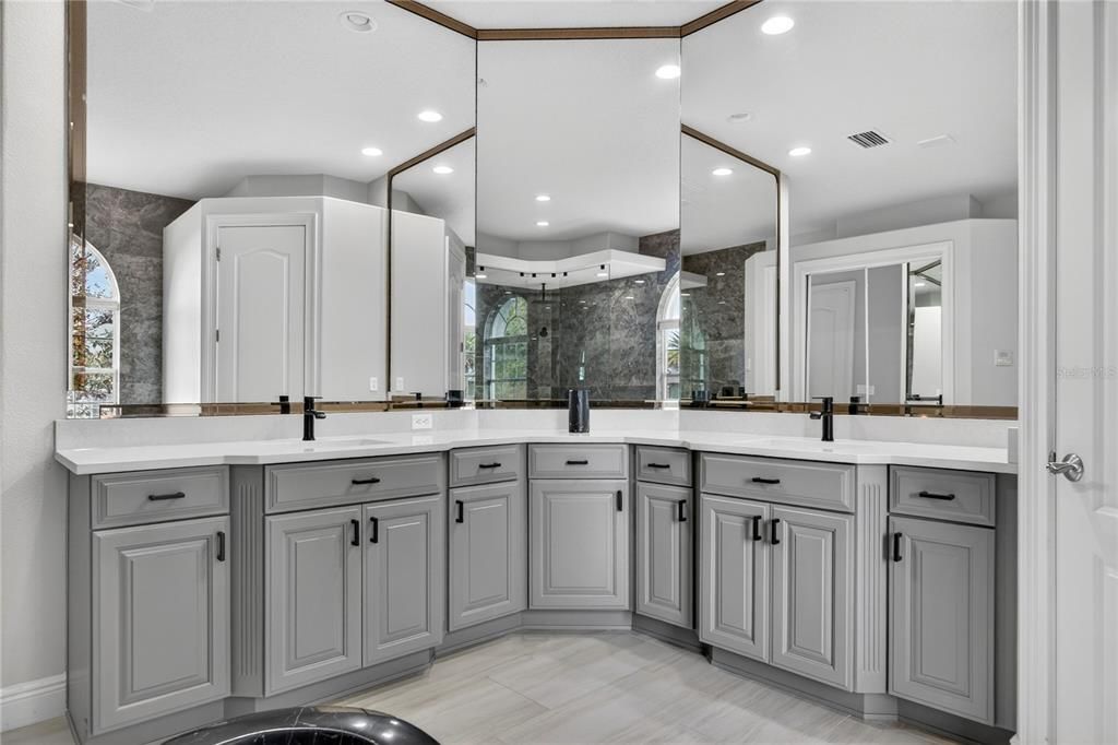 Active With Contract: $994,899 (5 beds, 5 baths, 4818 Square Feet)