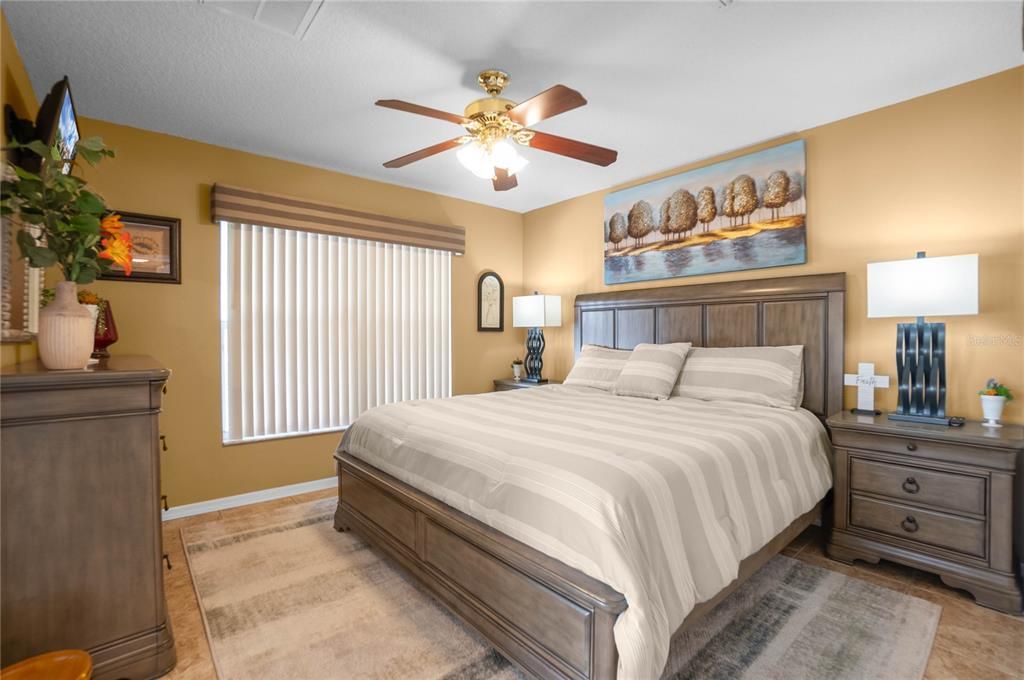 Activo con contrato: $399,900 (3 camas, 2 baños, 2099 Pies cuadrados)