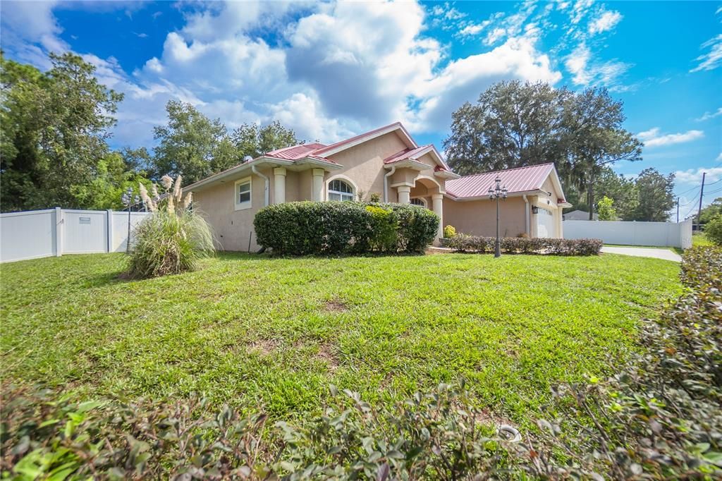 Activo con contrato: $399,900 (3 camas, 2 baños, 2099 Pies cuadrados)