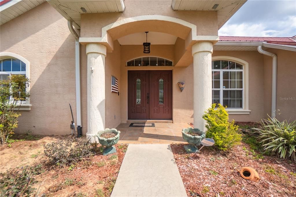 Activo con contrato: $399,900 (3 camas, 2 baños, 2099 Pies cuadrados)