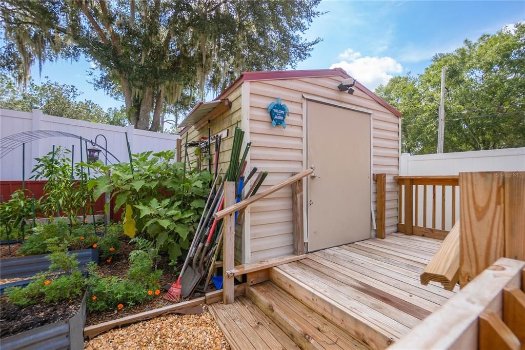 Activo con contrato: $399,900 (3 camas, 2 baños, 2099 Pies cuadrados)