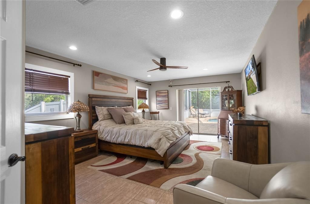 Activo con contrato: $399,900 (3 camas, 2 baños, 2099 Pies cuadrados)