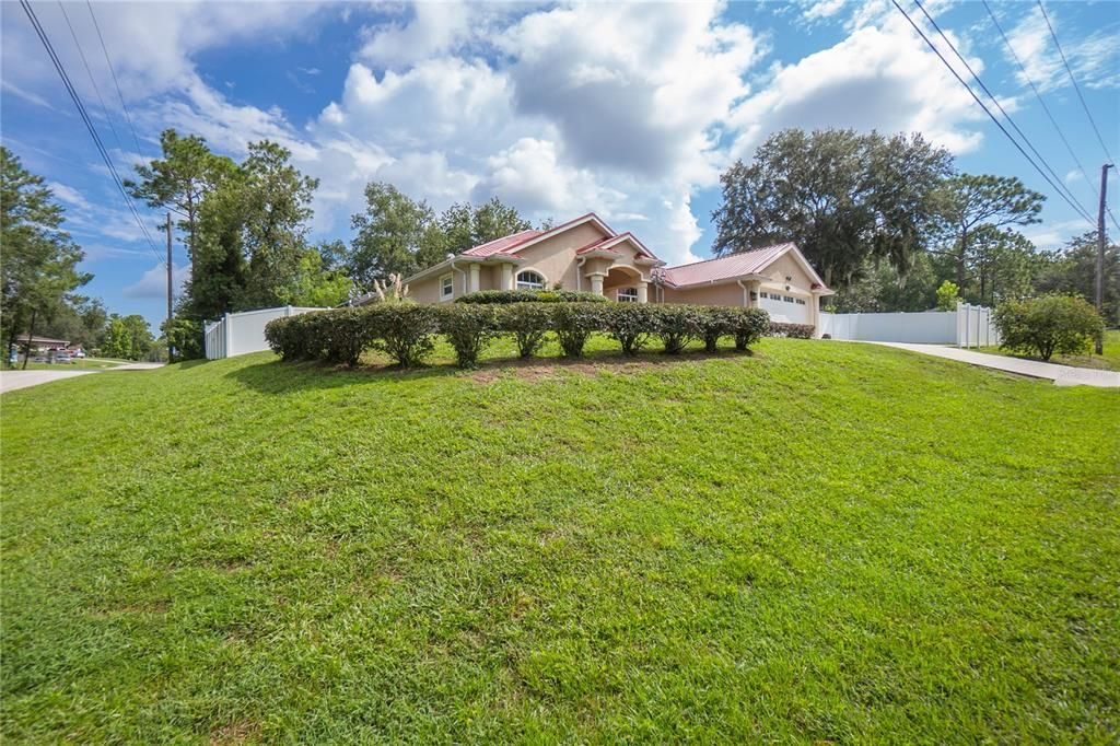 Activo con contrato: $399,900 (3 camas, 2 baños, 2099 Pies cuadrados)