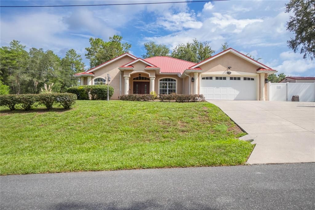 Activo con contrato: $399,900 (3 camas, 2 baños, 2099 Pies cuadrados)