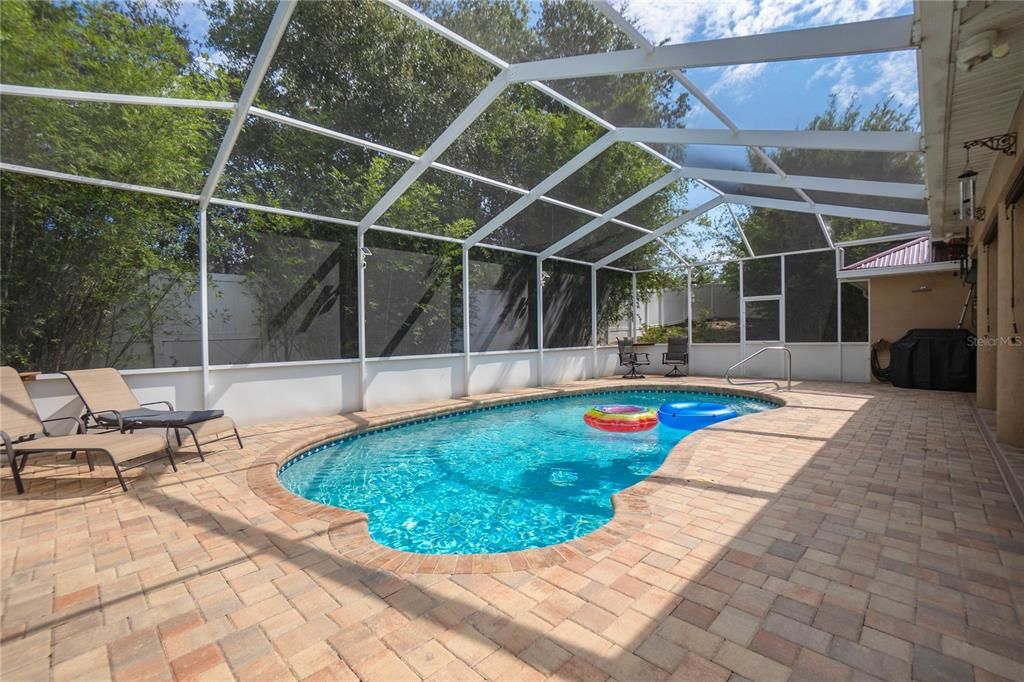 Activo con contrato: $399,900 (3 camas, 2 baños, 2099 Pies cuadrados)