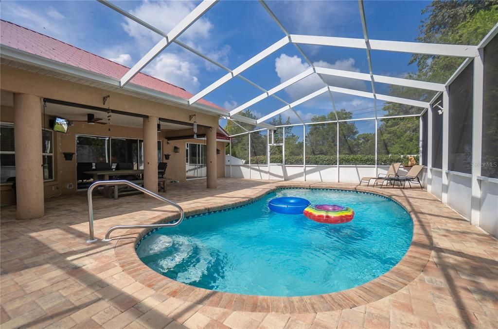 Activo con contrato: $399,900 (3 camas, 2 baños, 2099 Pies cuadrados)
