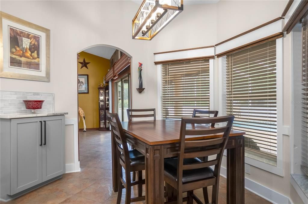 Activo con contrato: $399,900 (3 camas, 2 baños, 2099 Pies cuadrados)