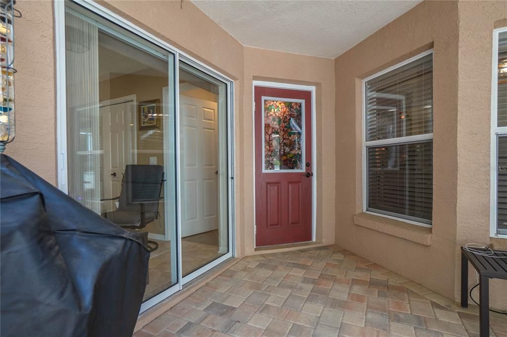 Activo con contrato: $399,900 (3 camas, 2 baños, 2099 Pies cuadrados)