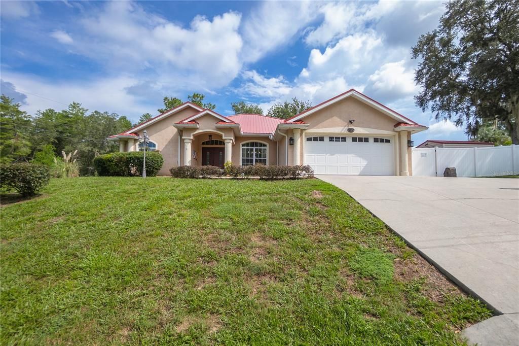 Activo con contrato: $399,900 (3 camas, 2 baños, 2099 Pies cuadrados)
