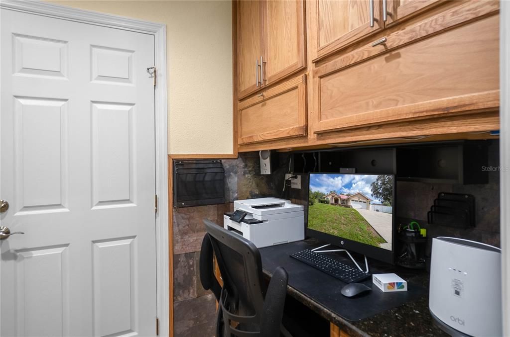 Activo con contrato: $399,900 (3 camas, 2 baños, 2099 Pies cuadrados)