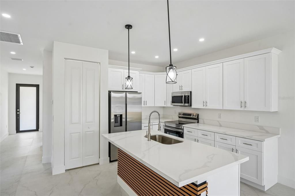 En Venta: $520,000 (6 camas, 0 baños, 2332 Pies cuadrados)