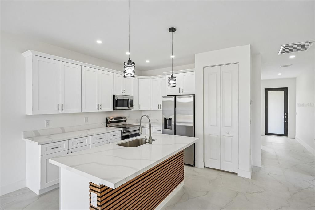 En Venta: $520,000 (6 camas, 0 baños, 2332 Pies cuadrados)