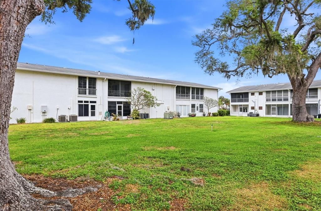待售: $89,000 (2 贝兹, 1 浴室, 1086 平方英尺)