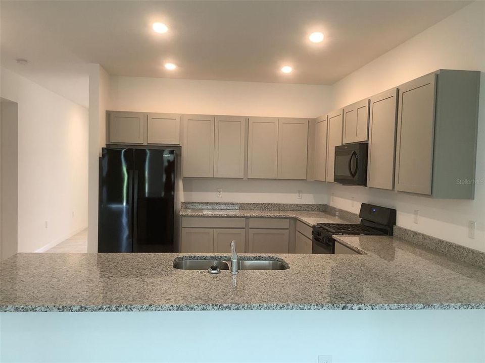 For Rent: $1,999 (3 beds, 2 baths, 1856 Square Feet)