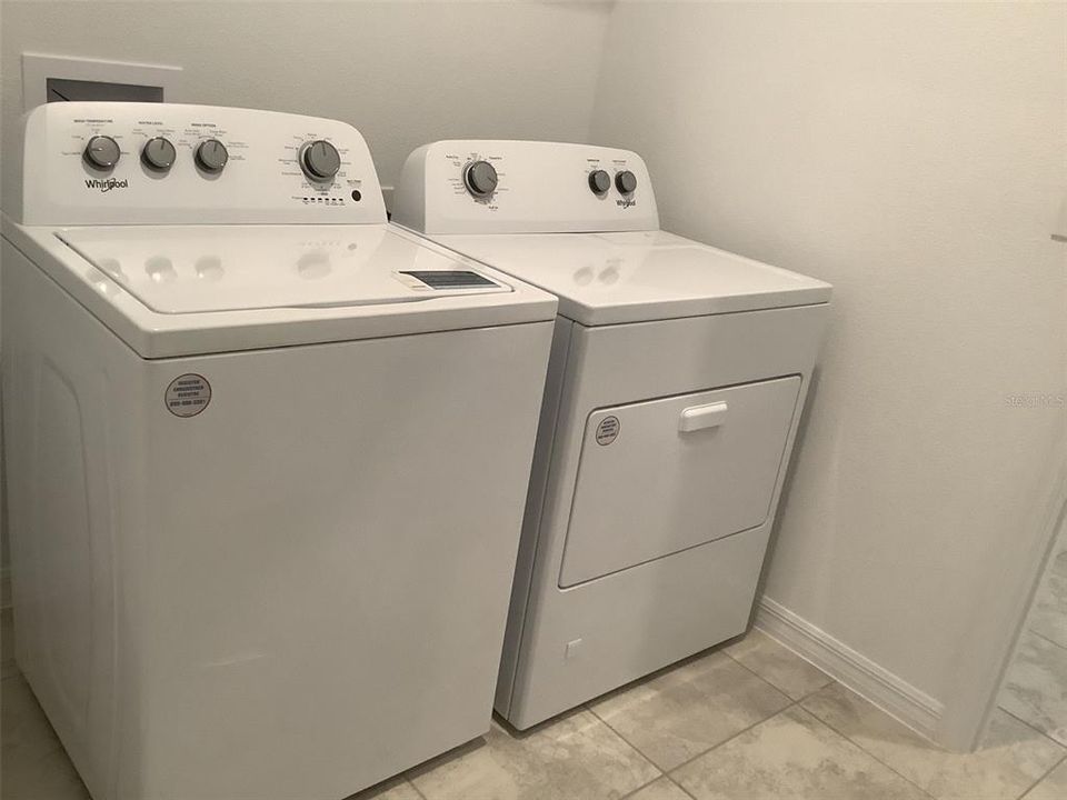 For Rent: $1,999 (3 beds, 2 baths, 1856 Square Feet)