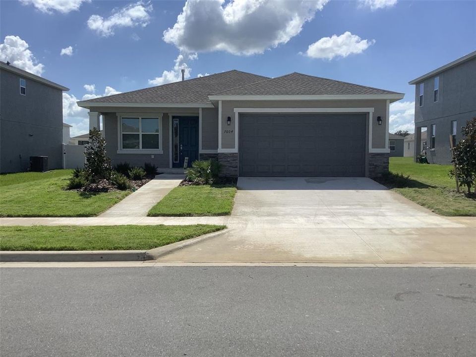 For Rent: $1,999 (3 beds, 2 baths, 1856 Square Feet)