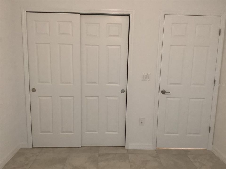 For Rent: $1,999 (3 beds, 2 baths, 1856 Square Feet)