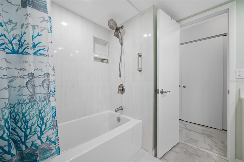 В аренду: $3,300 (2 спален, 2 ванн, 1090 Квадратных фут)