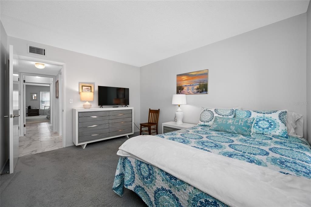 В аренду: $3,300 (2 спален, 2 ванн, 1090 Квадратных фут)