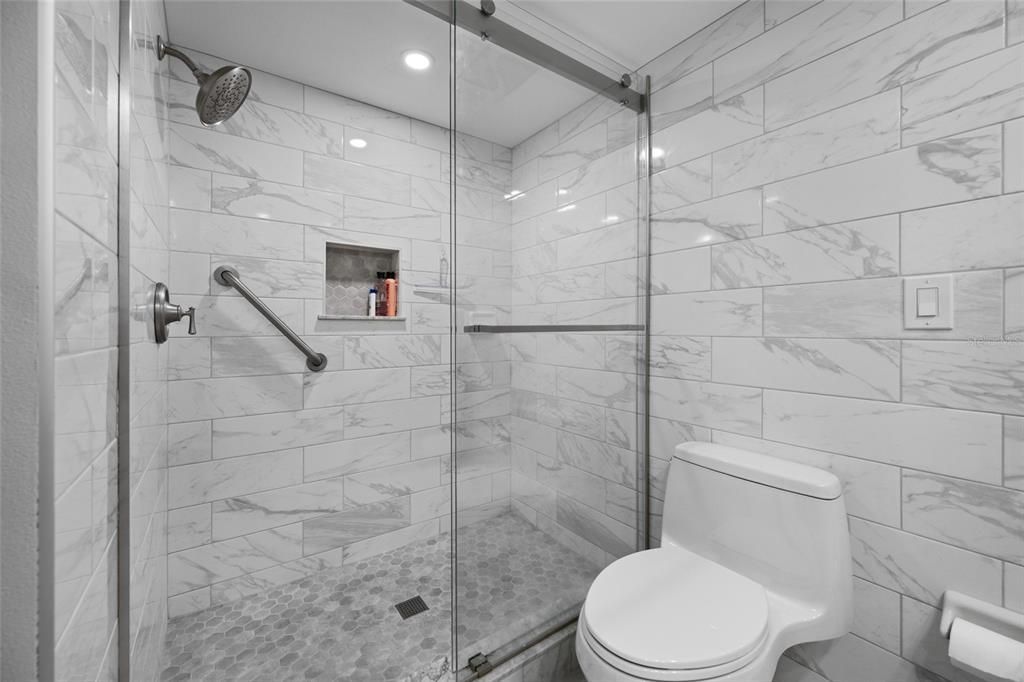 В аренду: $3,300 (2 спален, 2 ванн, 1090 Квадратных фут)