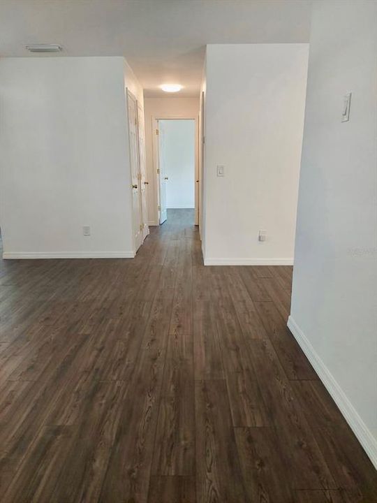 For Sale: $285,900 (3 beds, 1 baths, 1350 Square Feet)