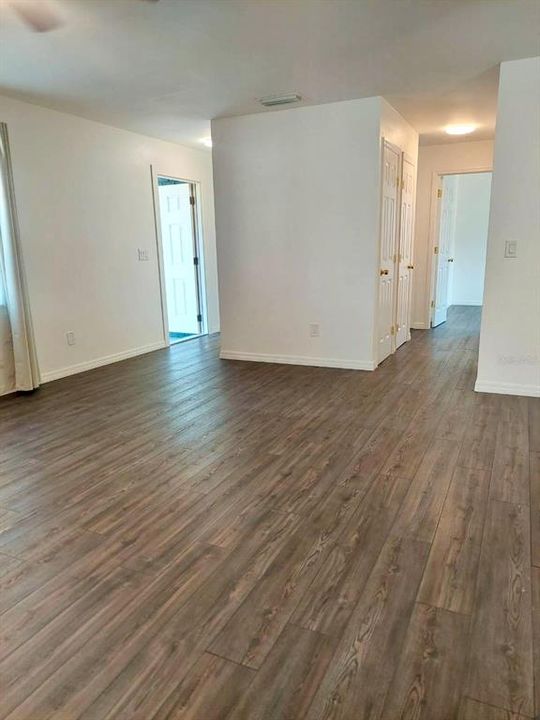 For Sale: $285,900 (3 beds, 1 baths, 1350 Square Feet)