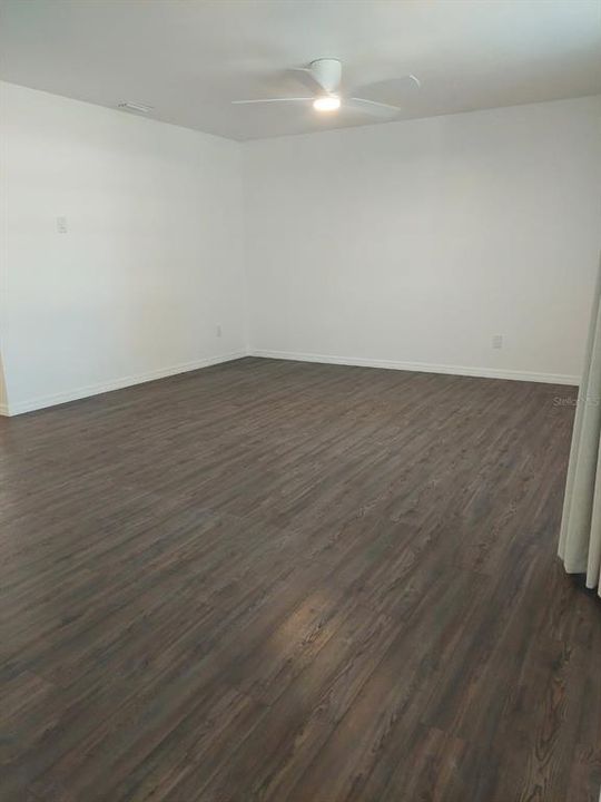 For Sale: $285,900 (3 beds, 1 baths, 1350 Square Feet)