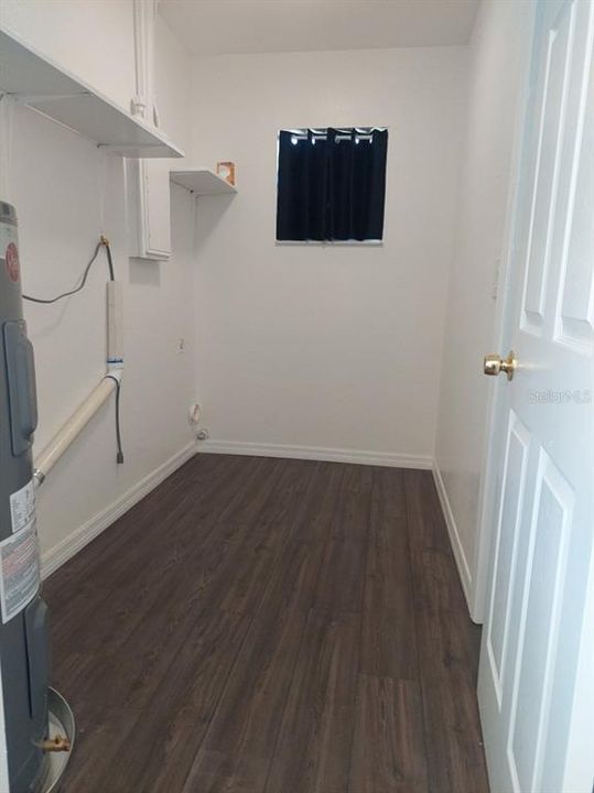 For Sale: $285,900 (3 beds, 1 baths, 1350 Square Feet)