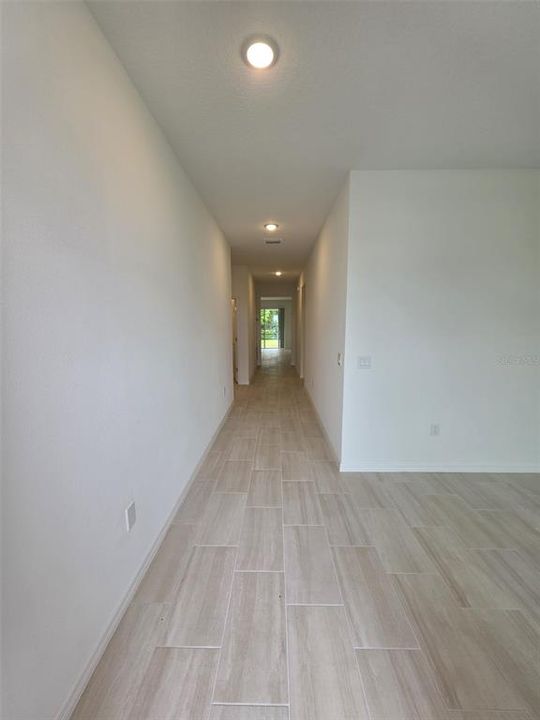 For Rent: $2,600 (4 beds, 2 baths, 2103 Square Feet)