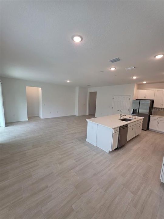 For Rent: $2,600 (4 beds, 2 baths, 2103 Square Feet)