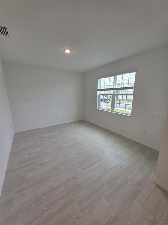 For Rent: $2,600 (4 beds, 2 baths, 2103 Square Feet)