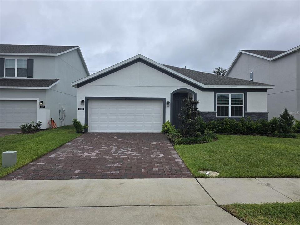 For Rent: $2,600 (4 beds, 2 baths, 2103 Square Feet)