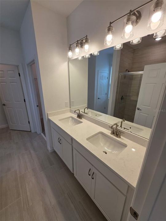 For Rent: $2,600 (4 beds, 2 baths, 2103 Square Feet)