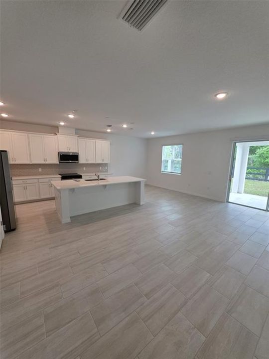 For Rent: $2,600 (4 beds, 2 baths, 2103 Square Feet)
