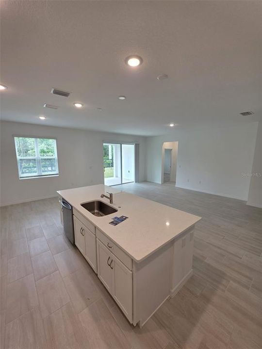 For Rent: $2,600 (4 beds, 2 baths, 2103 Square Feet)