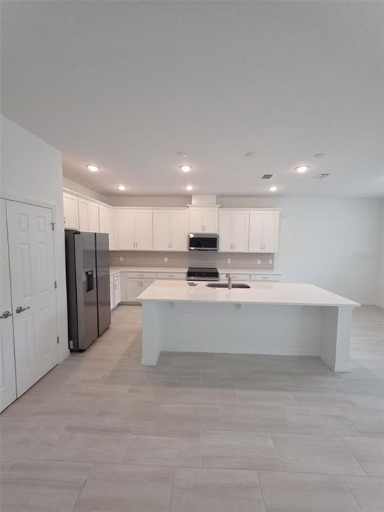 For Rent: $2,600 (4 beds, 2 baths, 2103 Square Feet)