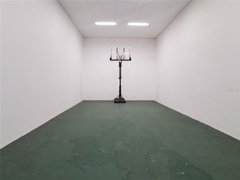 合同活跃: $340,000 (4 贝兹, 2 浴室, 1661 平方英尺)
