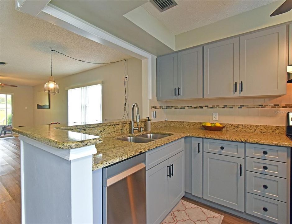 В аренду: $1,750 (2 спален, 2 ванн, 923 Квадратных фут)